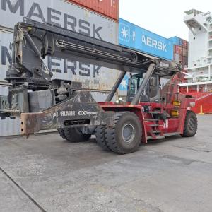 REACH STACKER